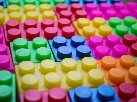 Building bricks, the big box